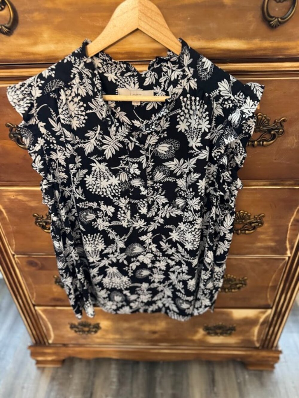 LOFT Black White Floral Blouse Ruffle Sleeve Lightweight Top XL